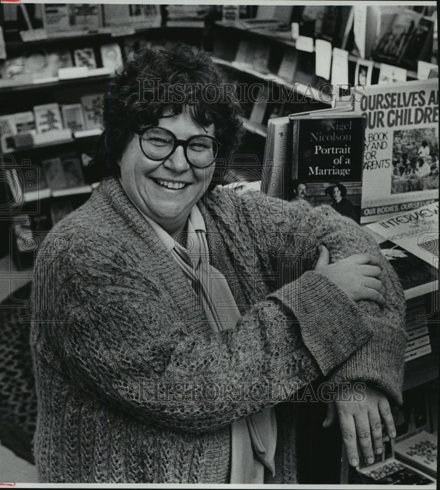 1979 Press PhotoKaren Voltz in her SisterMoon feminist art gallery and bookstore - Historic Images