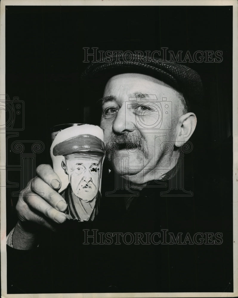 1956 Press Photo Percy Morrey&#39;s mug has a black eye chipped in it - mja11335 - Historic Images