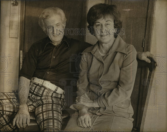1976 Press Photo Betty Anick and her husband, John, in their home - mja11451 - Historic Images