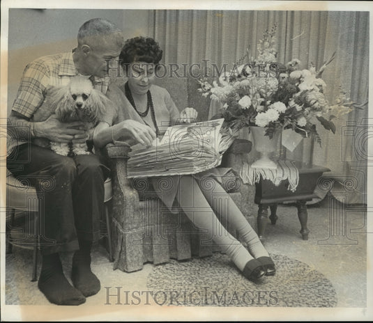 1968 Press Photo Mr. and Mrs. John Anick, looked at scrapbook - mja11452-Historic Images