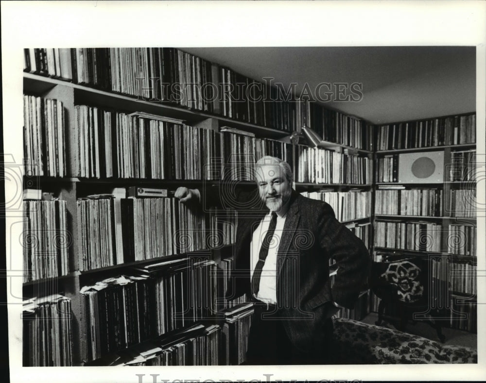 1982 Press Photo John Barker posed with a portion of his giant record collection-Historic Images