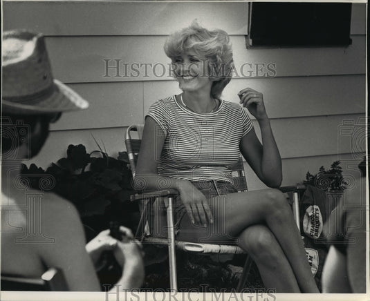 Press Photo Lawrencia Brembenek - mja11549 - Historic Images