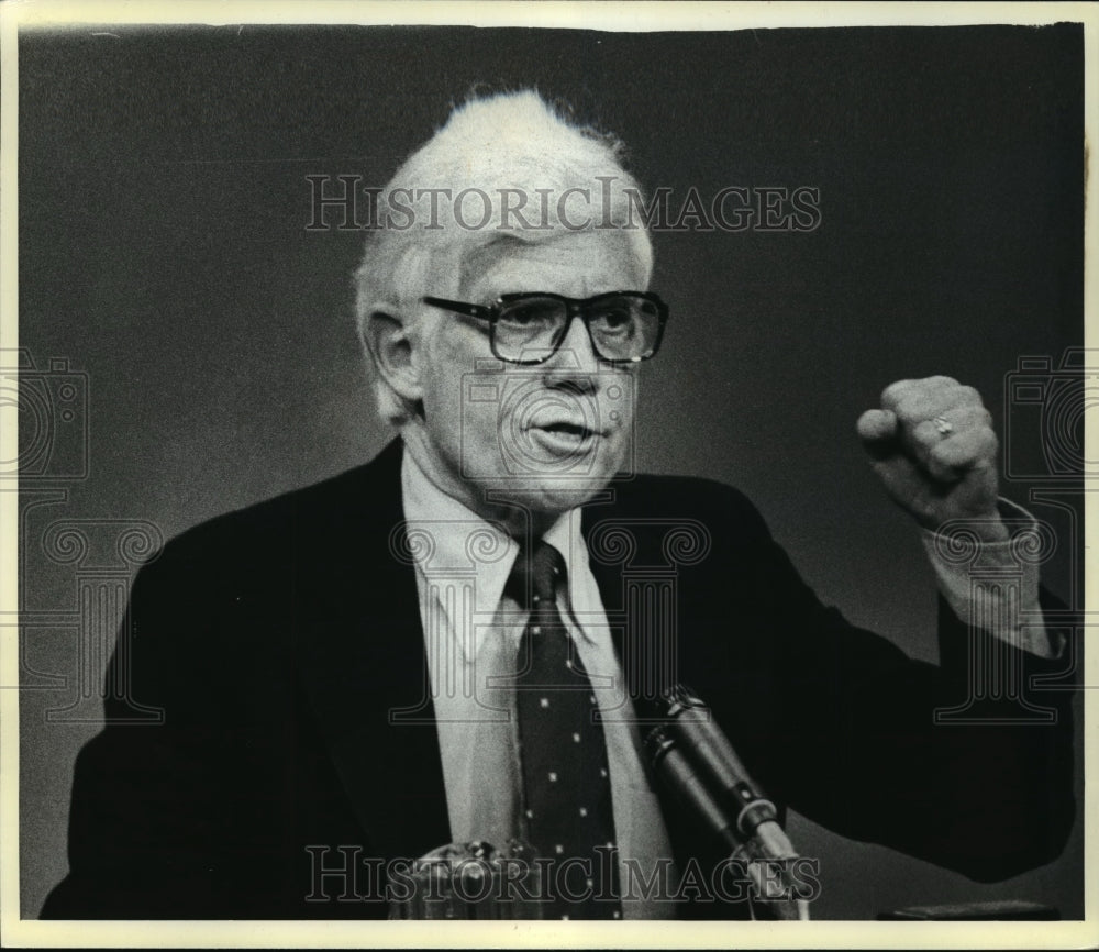 1980 Press Photo Rep. John Anderson of Illinois responds to a question-Historic Images