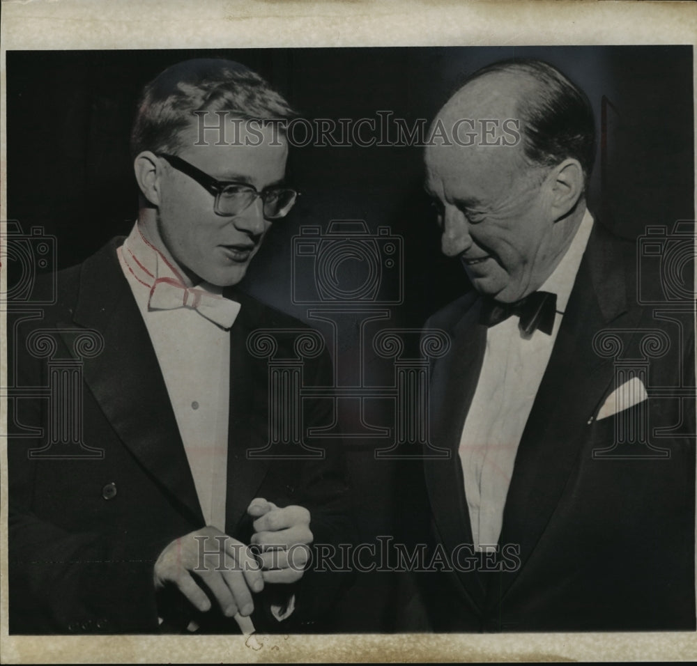 1961 Press Photo Adlai Stevenson talking to pianist Ralph Votapek - mja11719-Historic Images
