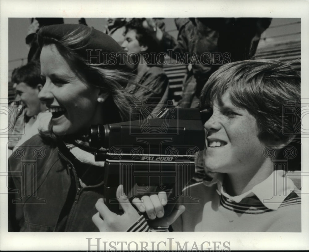 1991 Press Photo Vacation images look better when video-camera&#39;s allowed to run - Historic Images