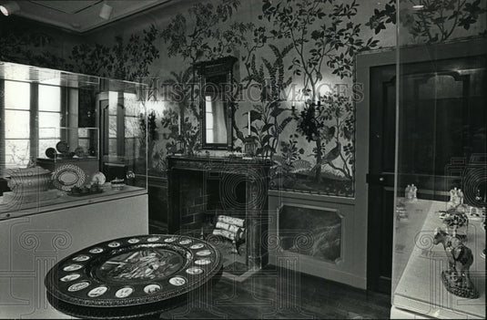1990 Press Photo Zubber Wallpaper Gallery contains pottery & porcelain displays - Historic Images