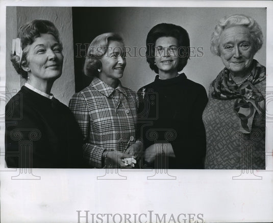 1969 Press Photo Mrs Charles P Vogel, one of charter members of the Opera Club-Historic Images
