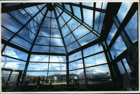 1983 Press Photo Visitors to Coldwater Ridge Visitor Center at Mount St. Helens-Historic Images