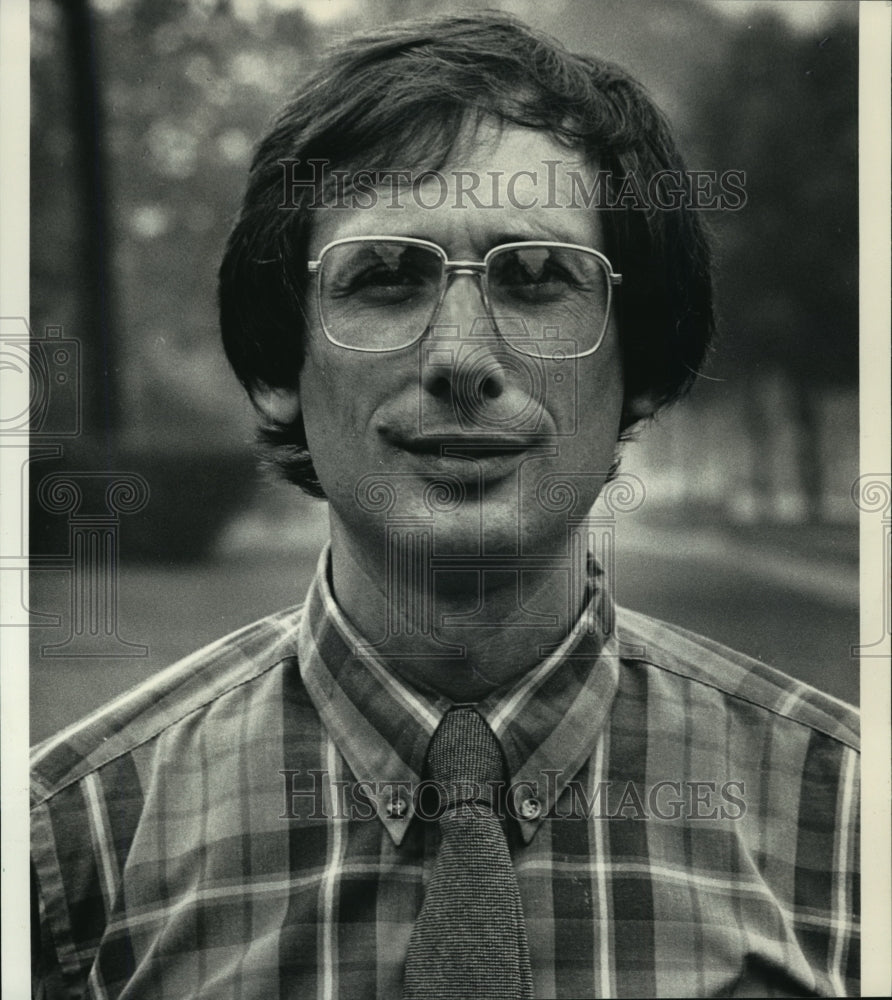 1986 Press Photo Joseph Vitrano, Wauwatosa East High School teacher - mja12072 - Historic Images