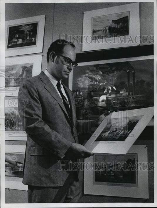 1971 Press Photo Atty Marshall R Berkoff's collection of Mississippi prints - Historic Images