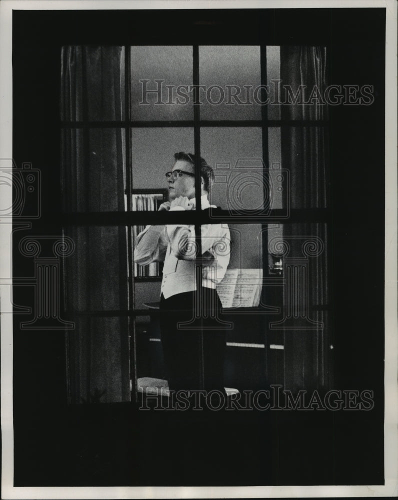 1962 Press Photo Ralph was photographed through a window of his home-Historic Images