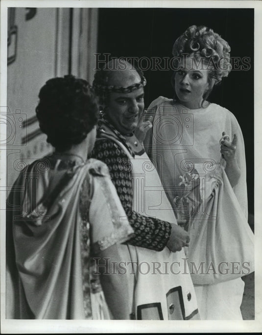 1973 Press Photo Scene from "A Funny Thing Happened on the Way to the Forum" - Historic Images
