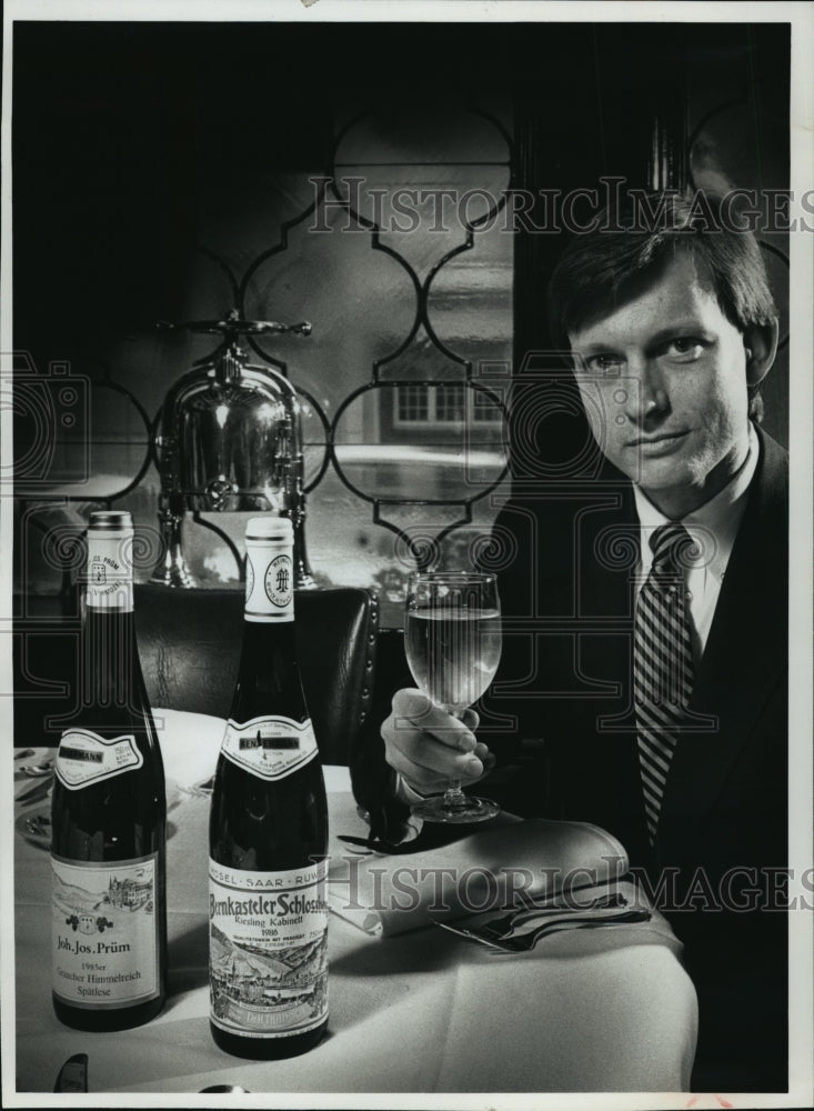 1989 Press Photo General Manager Thomas Andera - mja12399-Historic Images