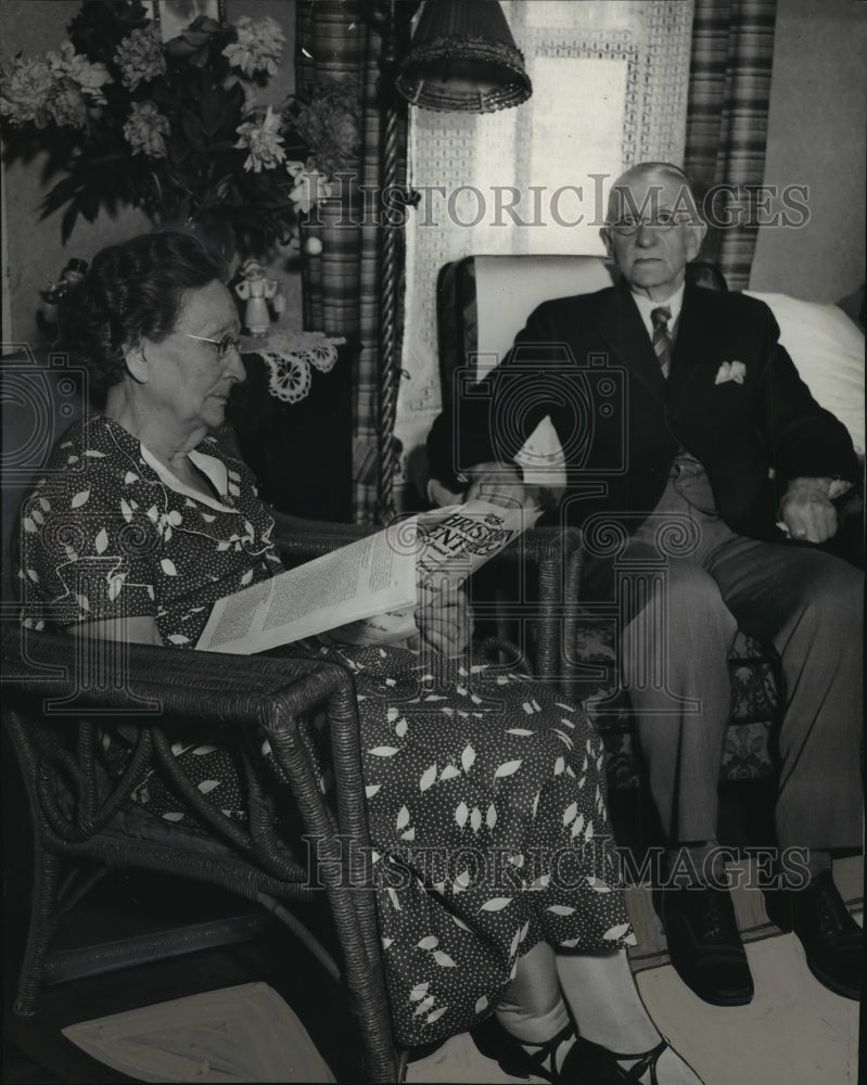 1936 Press Photo Dr. and Mrs. B.J. Bill, in the living room of their home - Historic Images