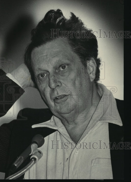 1984 Press Photo Cleveland Amory, a controversial figure, spoke at UWM - Historic Images