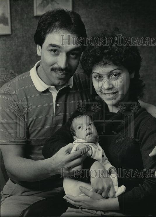 1984 Press Photo Edwin & Mildred Negron w/ 7mos old son Edwin, Jr, pre-mature-Historic Images