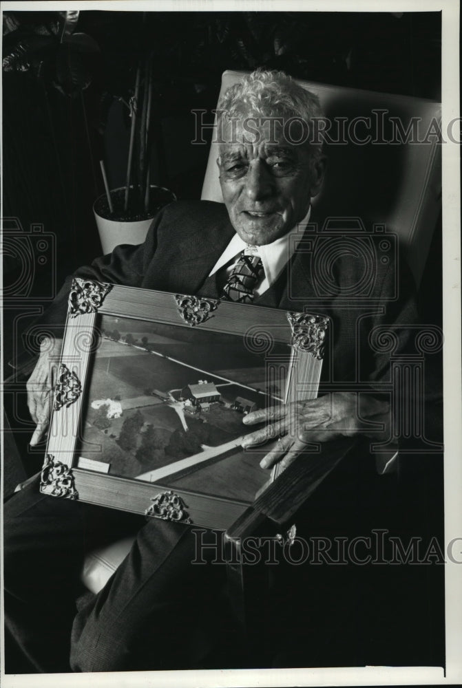 1989 Press Photo Harvey Baker brother of philanthropist Teddy Baker - mja12728-Historic Images