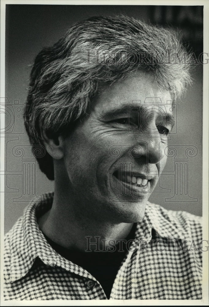 1991 Press Photo Larry Baldassaro, Program Director, University of Wisconsin Mil-Historic Images