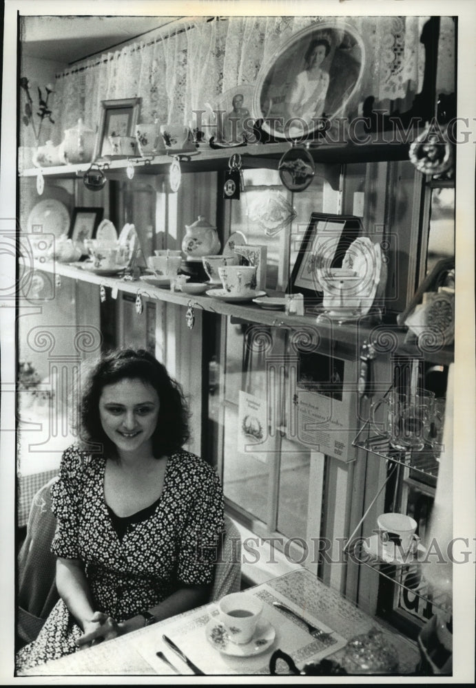 1992 Press Photo Diana Edwarsen, owner Bits of Britain- Tea Shop in Milwaukee-Historic Images