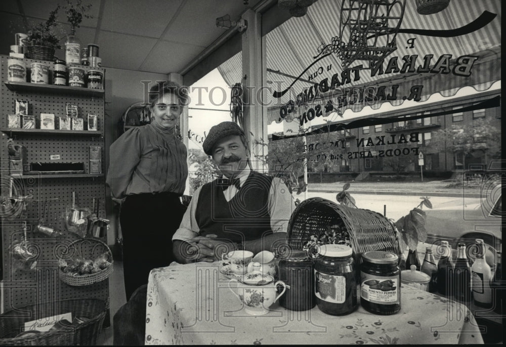 1986 Press Photo Branka Maric &amp; boss Ron Lalich of Mil. (Balkan Trading Co.)-Historic Images