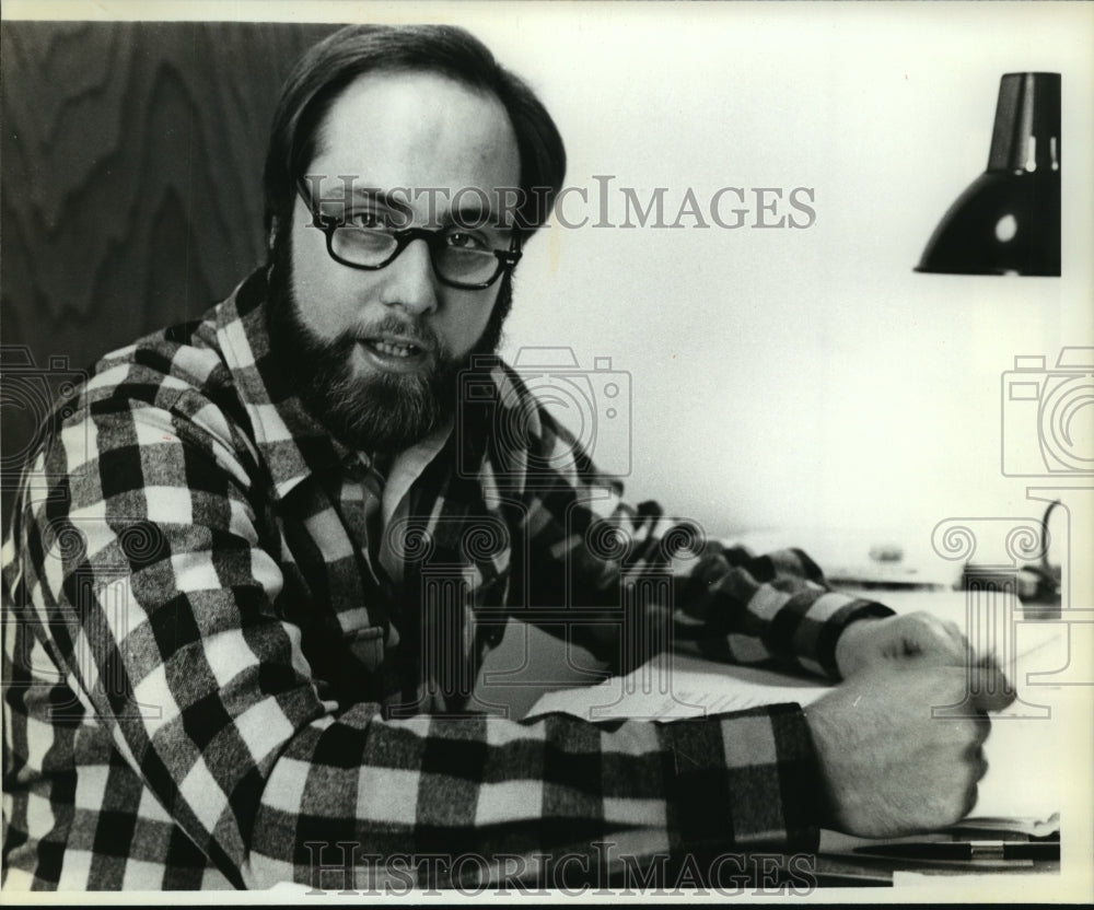 1980 Press Photo Douglas Baker, Director N. West Wisconsin Library System - Historic Images