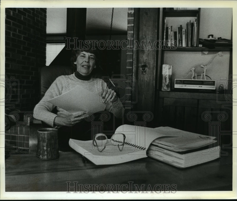 1984 Press Photo President of Women Elected Marge Baldwin at River Falls office-Historic Images