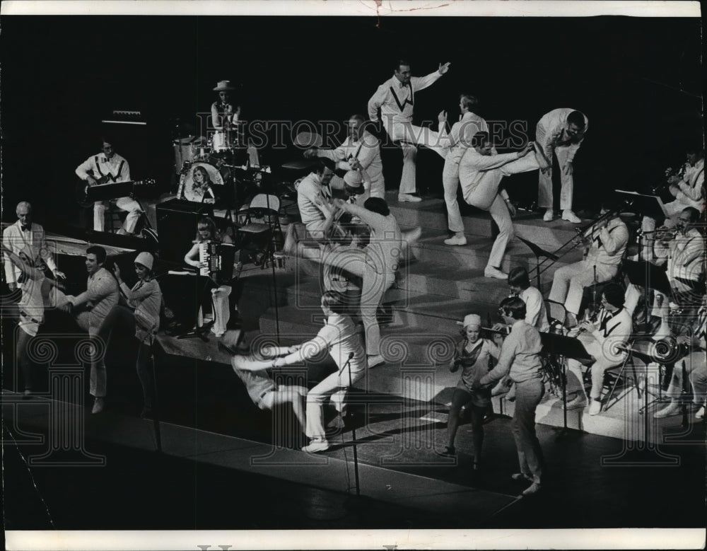 1972 Press Photo The Fred Waring troupe during their appearance in Uihlein Hall - Historic Images