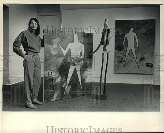 1985 Press Photo Madison's Susan Walsh shown with some of her "Pointed Figures" - Historic Images