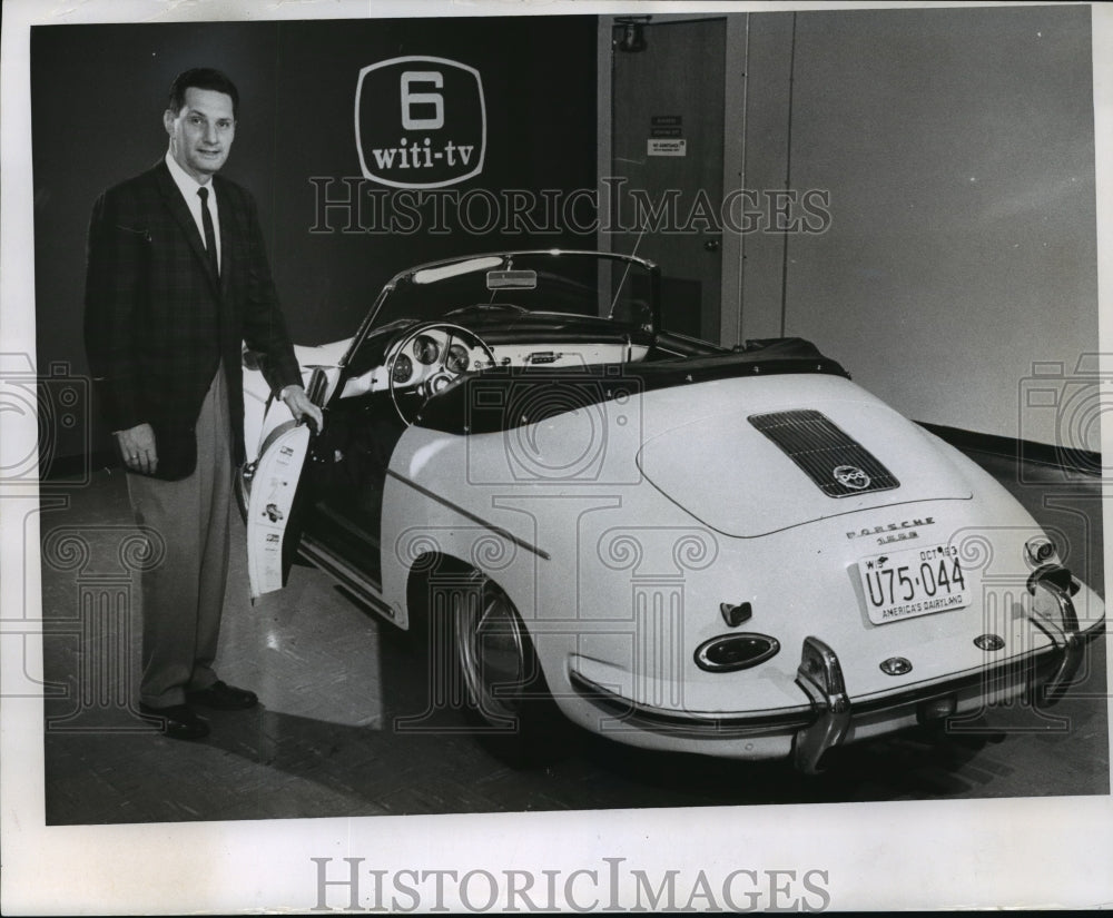 1963 Press Photo Hal Walker of WITI-TV - mja13043-Historic Images