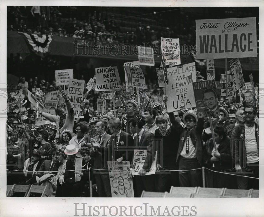 1968 Press Photo One section of youthful supporters showed a variety of signs-Historic Images