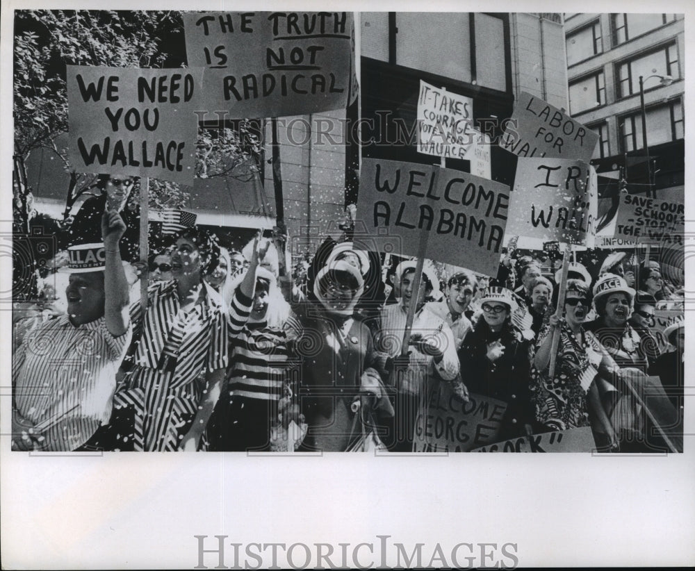 1968 Press Photo Enthusiastic supporters showed colors with banners and placards - Historic Images