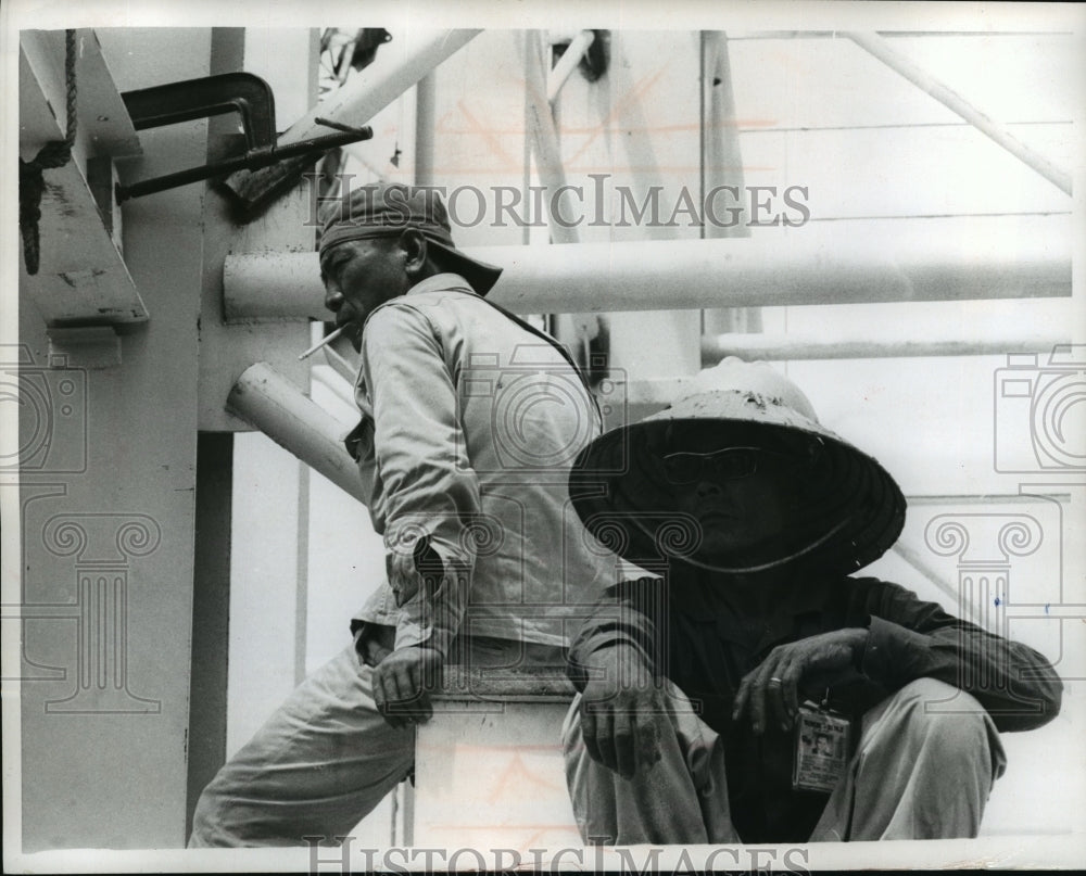 1969 Press Photo The men who are putting up Saigon&#39;s new buildings - mja13128-Historic Images
