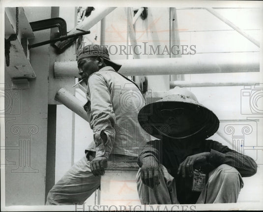 1969 Press Photo The men who are putting up Saigon's new buildings - mja13128-Historic Images