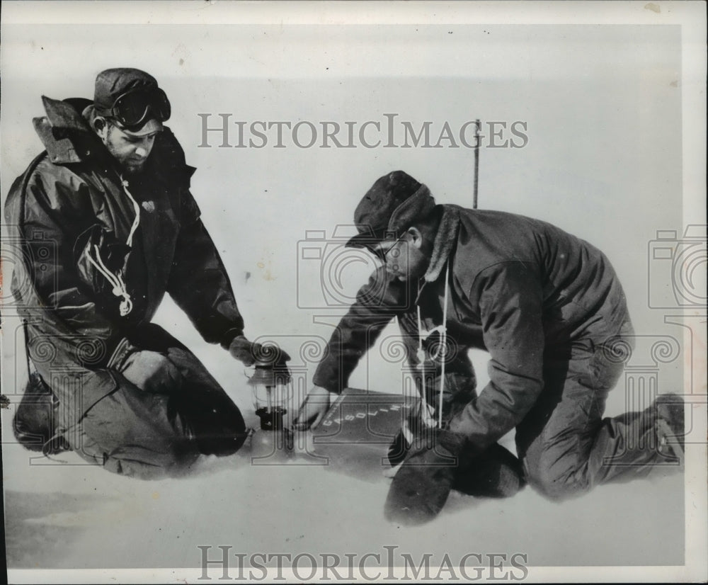 1955 Press Photo Navy explorers Loren W. Nicholson and Clarence M. Meyers-Historic Images