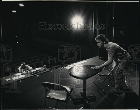 1992 Press Photo Jonathan Wainwright auditions for Sunset Playhouse's director - Historic Images