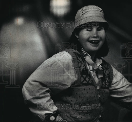 1988 Press Photo A happy Nancy Wagner bowls with a friend - mja13254-Historic Images