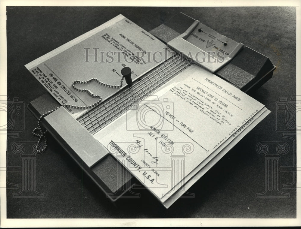 1988 Press Photo Punch Card voting in Ozaukee County - mja13378 - Historic Images