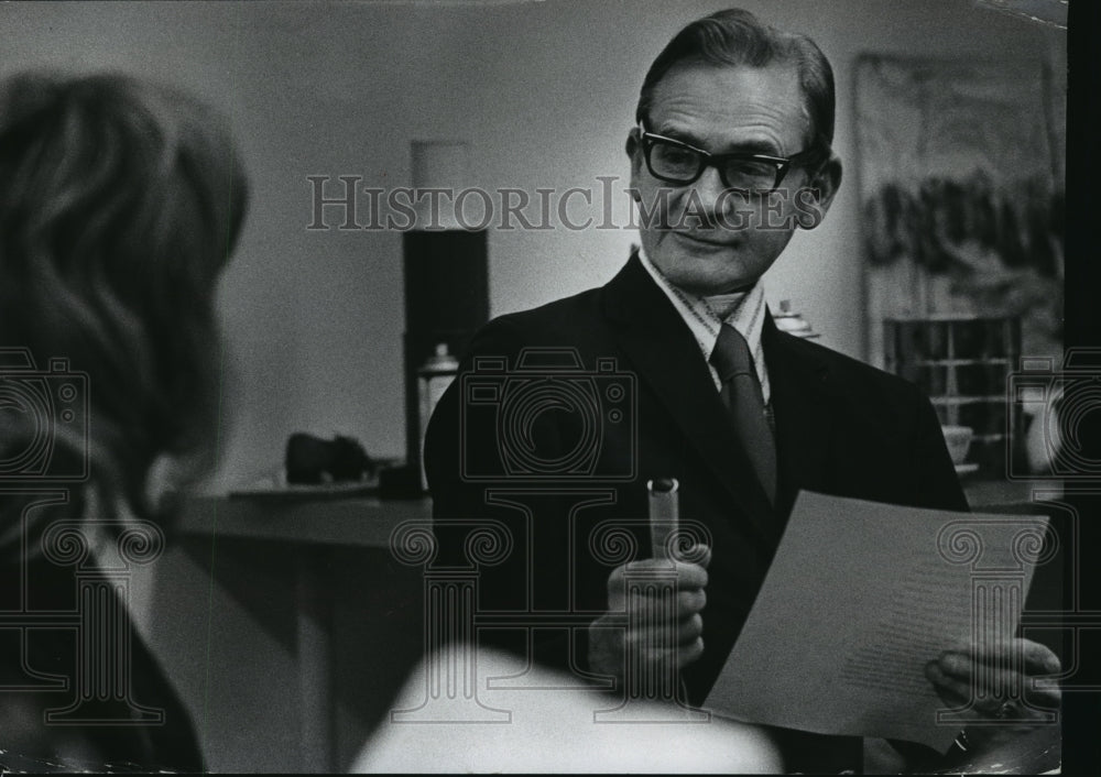 1974 Press Photo Harry La Duc of Lake Geneva has perfected his speech - Historic Images