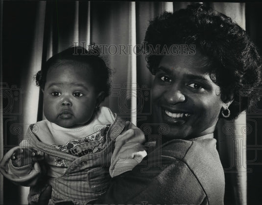 1988 Press Photo An international effort saved the life of Khayla Anglin - Historic Images