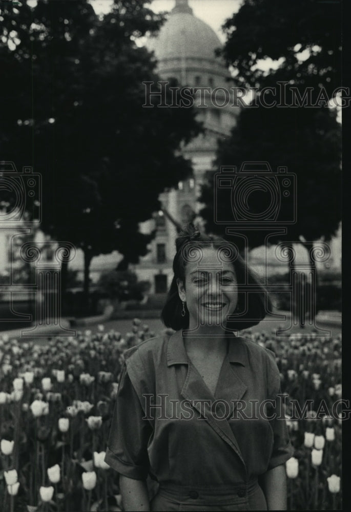 1987 Press Photo Mary Walters directs the state&#39;s largest farmers&#39; market - Historic Images