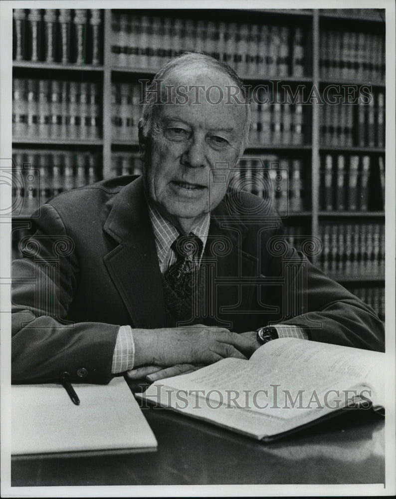 1977 Press Photo Judge Elliot Walstead of Milwaukee - mja13528-Historic Images