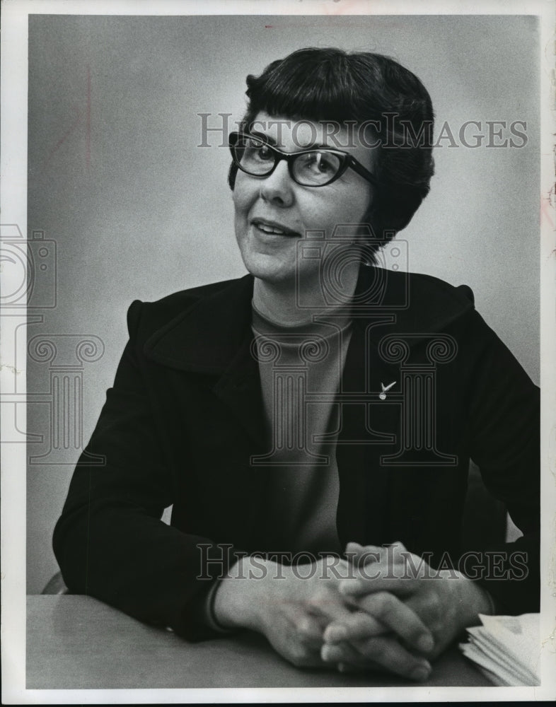 1972 Press Photo Geraldine Wolter, Executive Director of Downtown YWCA - Historic Images