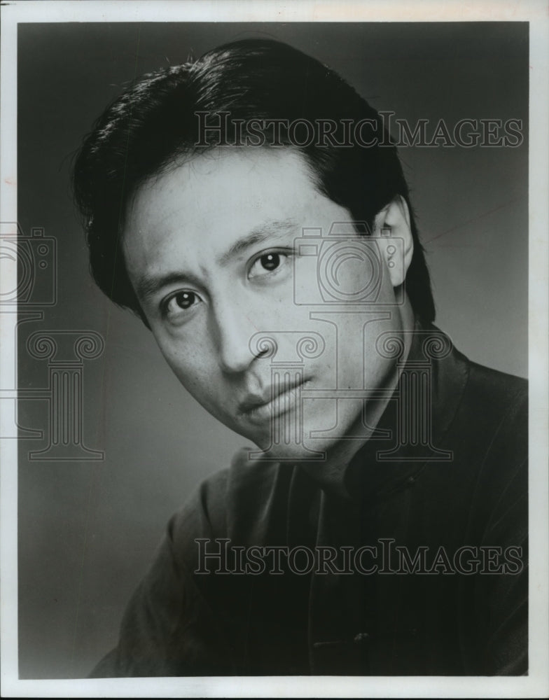 1992 Press Photo Entertainer Luoyong Wang - mja13552-Historic Images