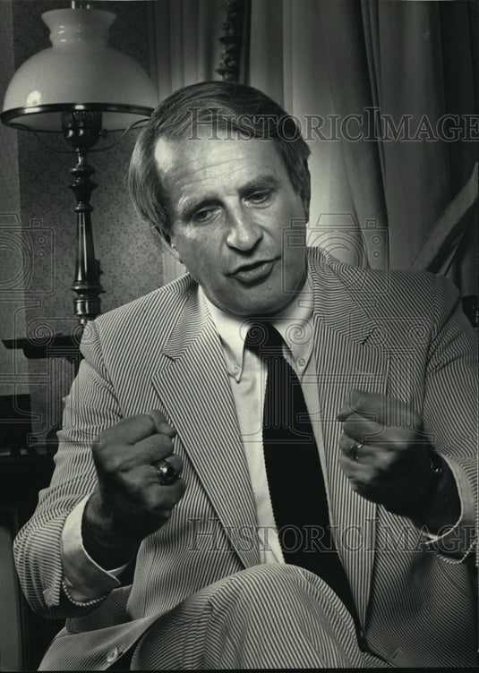 1988 Press Photo Anthony Earl, Former Governor of Wisconsin, running for Senate-Historic Images