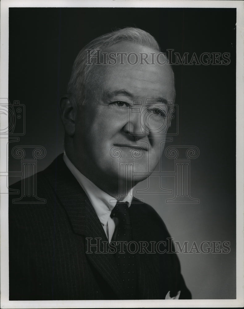 1970 Press Photo Gordon R Walker, Chairman, Walker Forge Co, Wisconsin - Historic Images