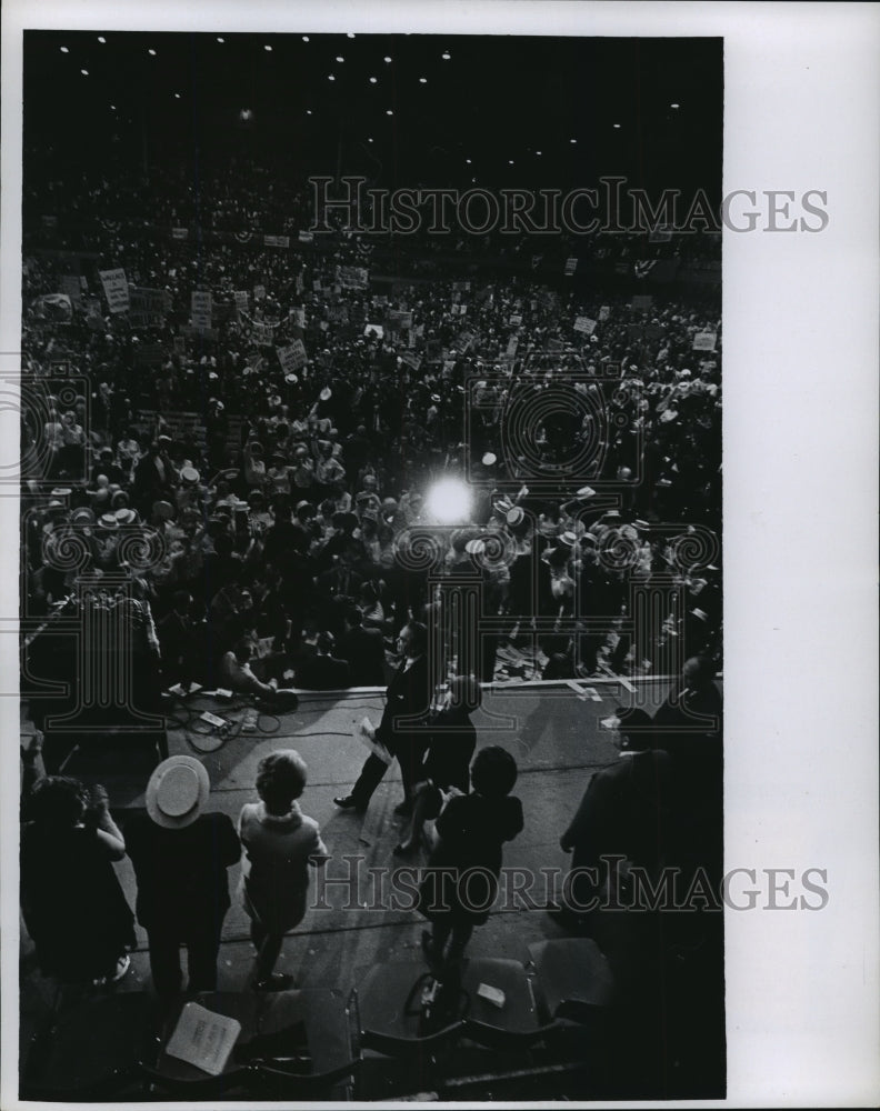 1969 Press Photo Presidential Candidate Gov George Wallace in Chicago - Historic Images