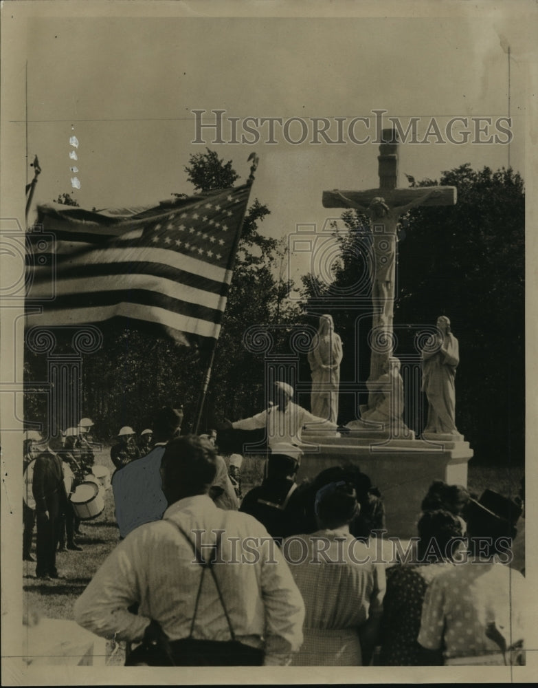 1947 Press Photo Atty. James Durfee of Antigo gives the dedicatory address - Historic Images