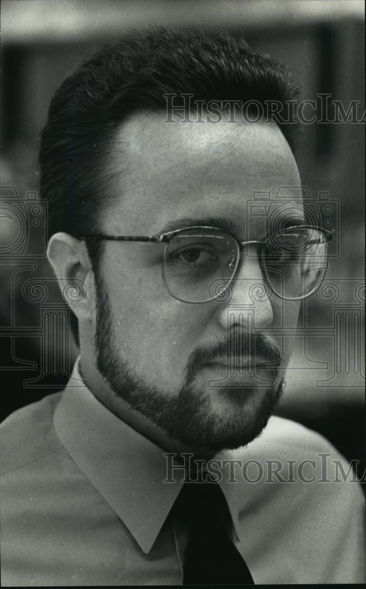 1990 Press Photo Ray Verespej's hair was bent in a perm to eliminate spiky look-Historic Images