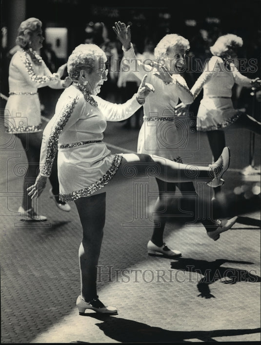 1986 Press Photo Sun City Pompon Squad of Sun City, Ariz performance-Historic Images