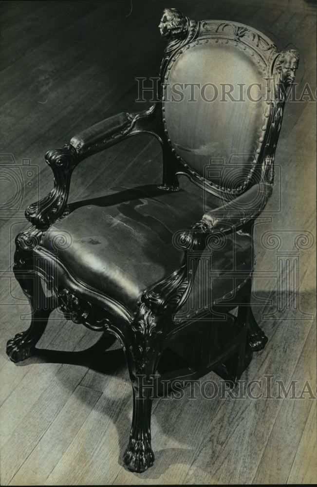 1983 Press Photo Library Chair, invented in 1853 by Augustus Eliaers - mja14047 - Historic Images